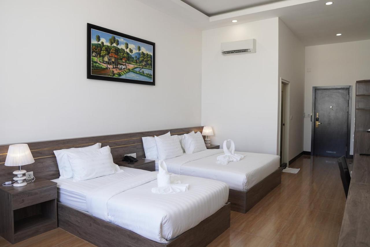 Apple Hotel Three - Near Pnh Airport Phnom Penh Exterior foto