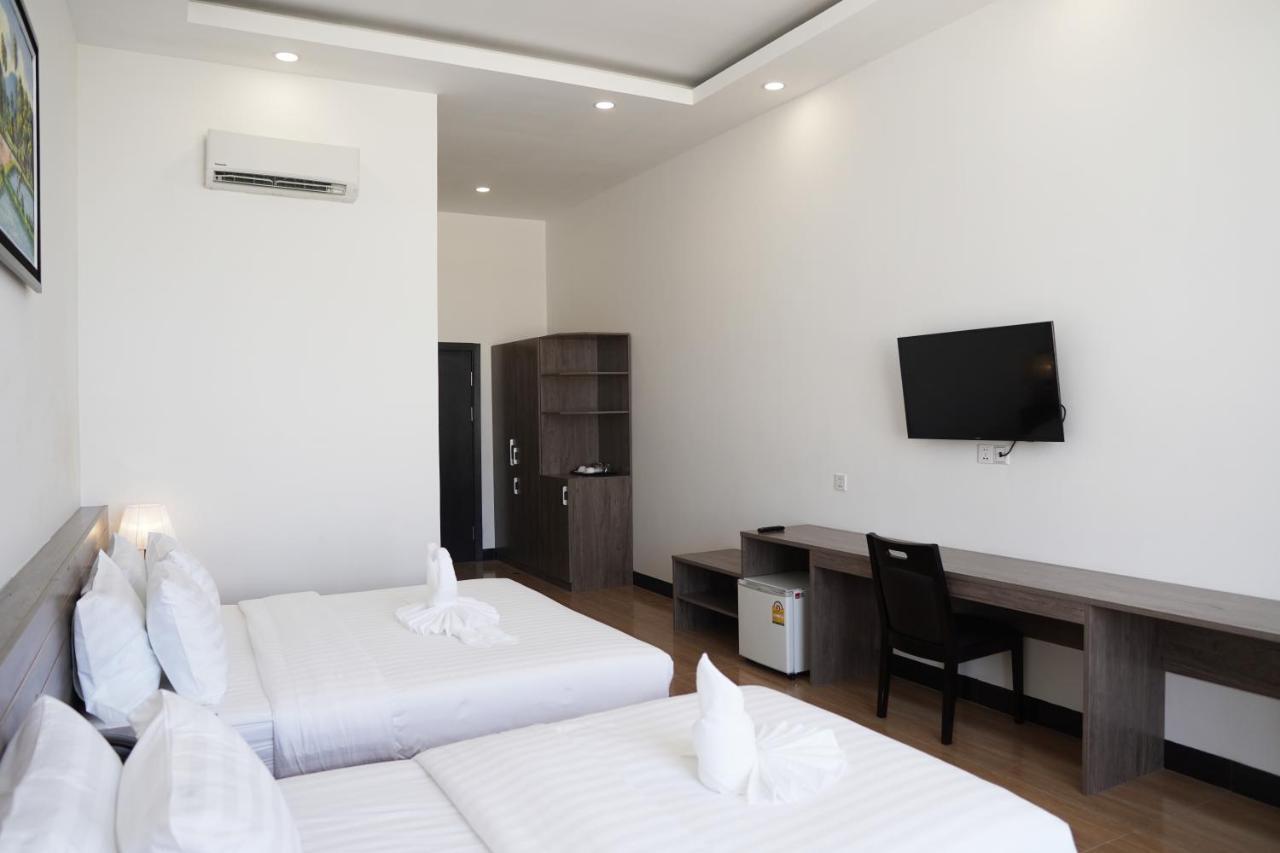 Apple Hotel Three - Near Pnh Airport Phnom Penh Exterior foto