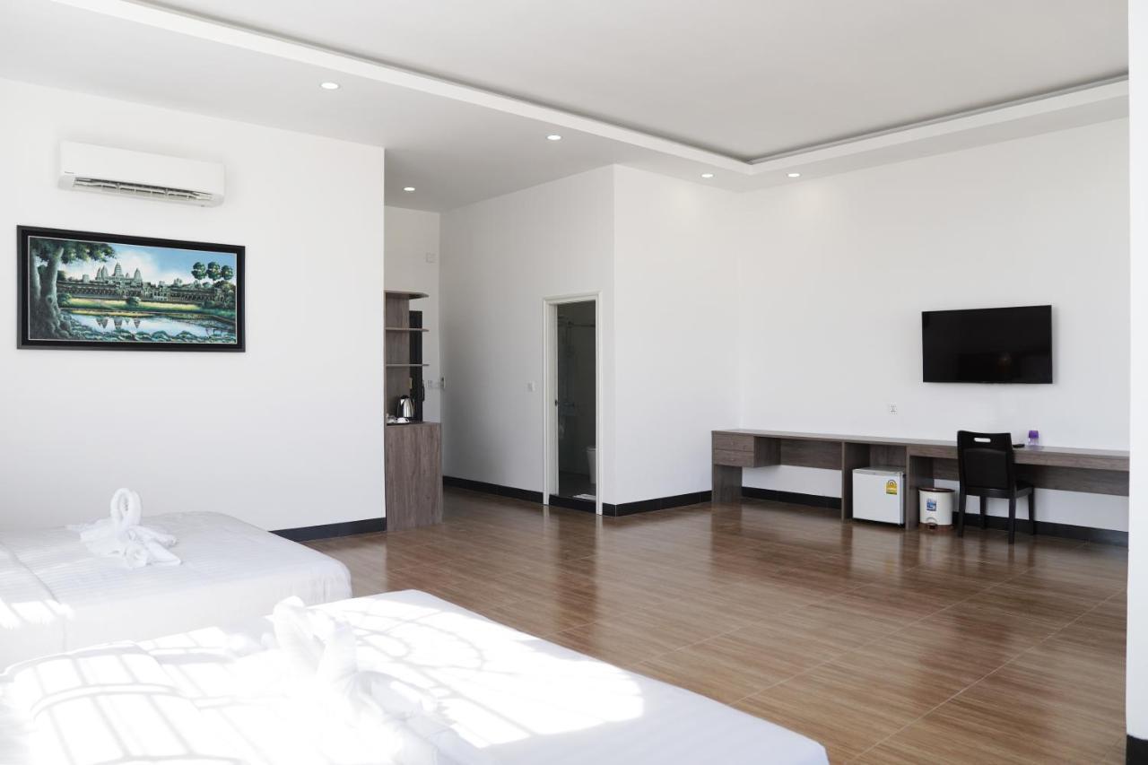 Apple Hotel Three - Near Pnh Airport Phnom Penh Exterior foto